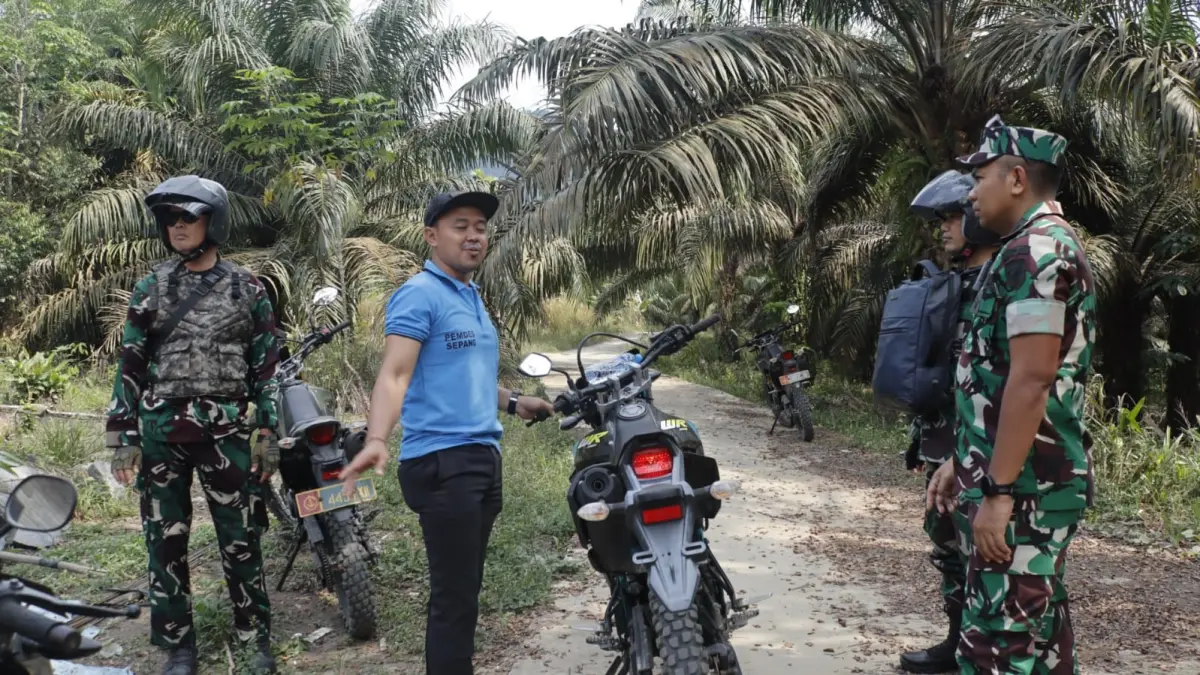 CEK LOKASI: Dandim 1201/Mempawah Cek Lokasi TMMD Ke-128 di Desa Sepang. (ISTIMEWA)
