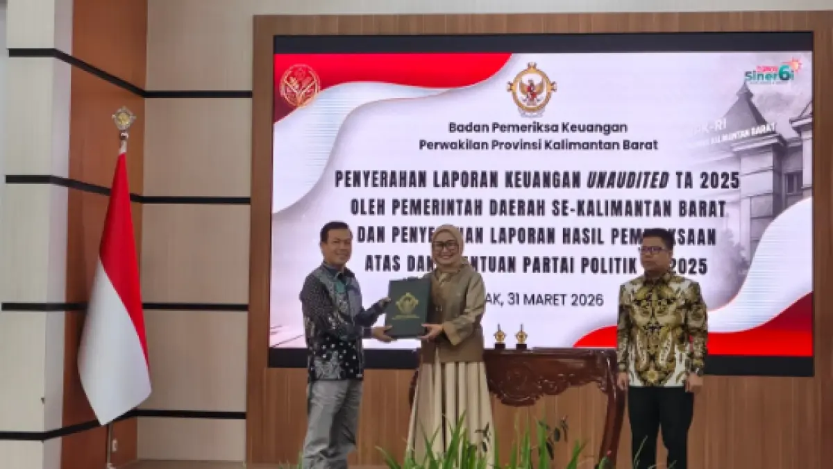 LHP: Ketua DPRD Sambas saat menerima LHP BPK RI terkait Dana Bantuan Parpol TA 2025. (HUMPRO DPRD SAMBAS)