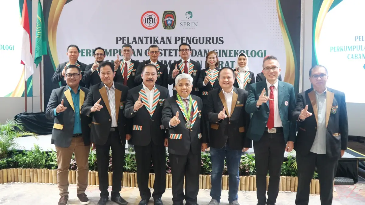 Pengurus POGI Cabang Kalimantan Barat foto bersama Pengurus Pusat POGI pada momen pelantikan Pengurus POGI Cabang Kalbar periode 2025-2028.