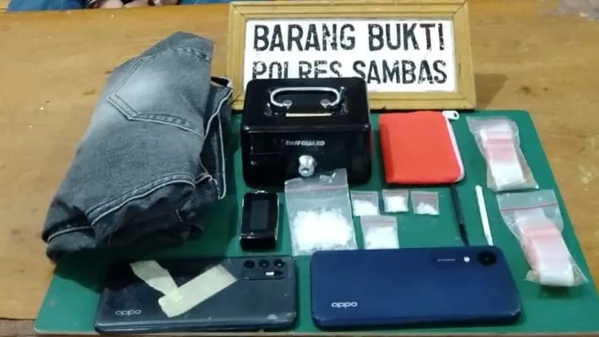 DIAMANKAN: Barang bukti lima paket plastik klip transparan berisikan butiran kristal putih diduga narkotika jenis sabu dengan berat bruto 12,21 gram. 