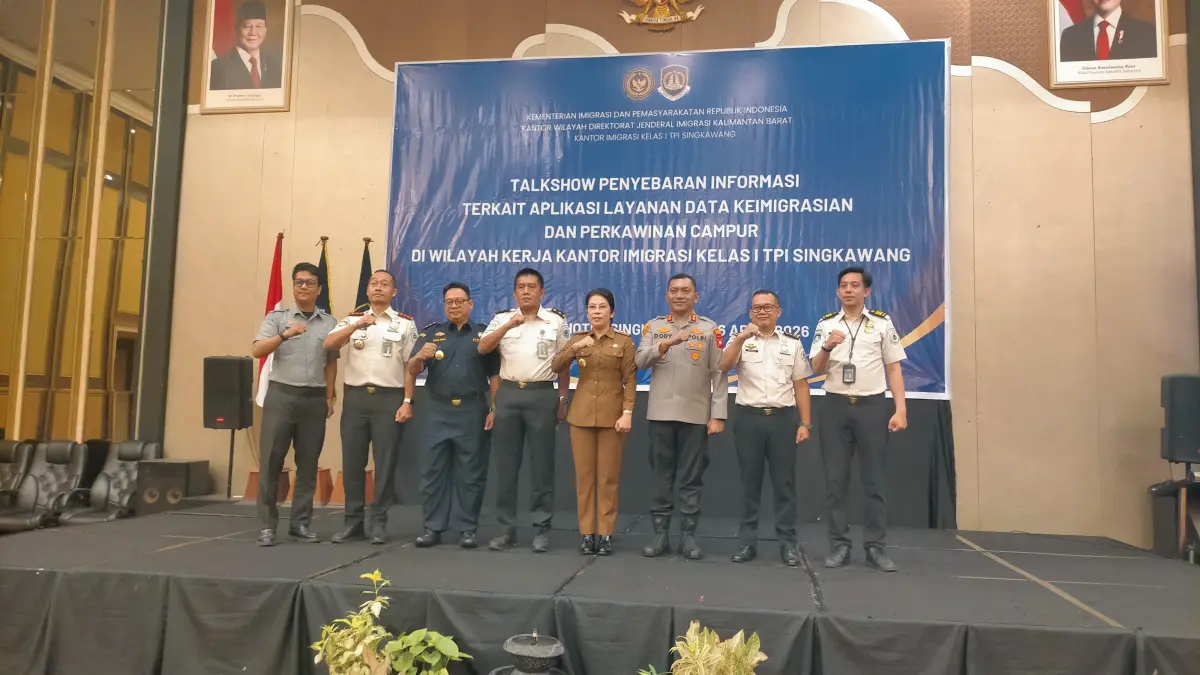 DIGITALISASI: Wali Kota Singkawang, Tjhai Chui Mie di sela kegiatan Talk Show Penyebaran Informasi tentang Aplikasi Layanan Data Keimigrasian dan Perkawinan Campur di Wilayah Kerja Kantor Imigrasi Kelas 1 Singkawang, Senin (6/4).