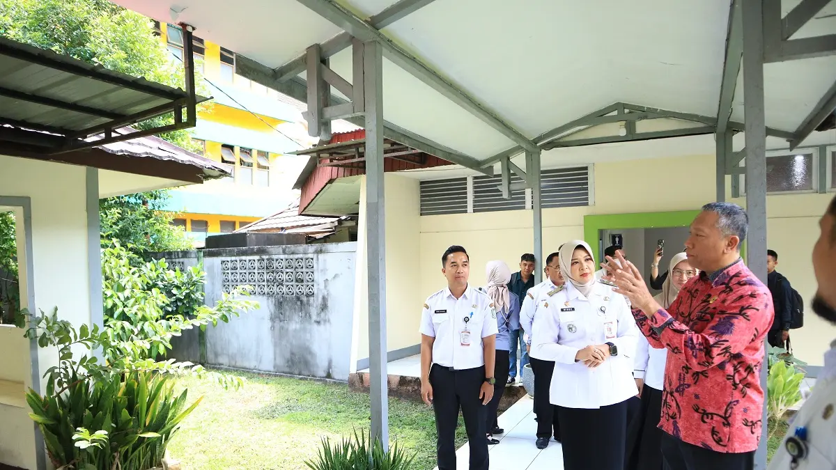 VISITASI : Deputi Bidang Penyelenggaraan Pengembangan Kapasitas ASN LAN RI, Tri Widodo saat visitasi dan penilaian kesiapan BPSDM Kalbar sebagai penyelenggara PKN Tingkat II. (ISTIMEWA)