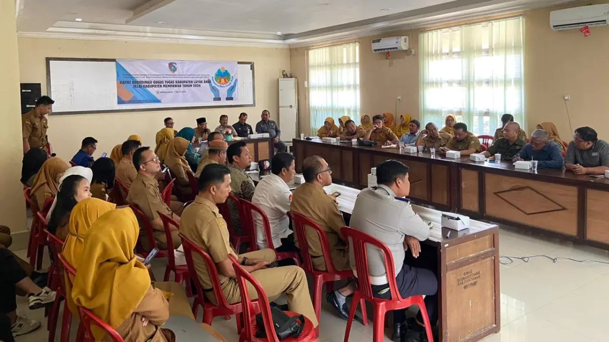 BUKA: Sekda Ismail saat membuka rakor KLA tahun 2026 di Kantor Bupati Mempawah.