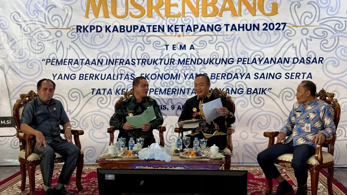 Gubernur Kalimantan Barat, Ria Norsan saat menghadiri Musrenbang di Kabupaten Ketapang, Kamis (9/4). (MEIDY KHADAFI/PONTIANAK POST)