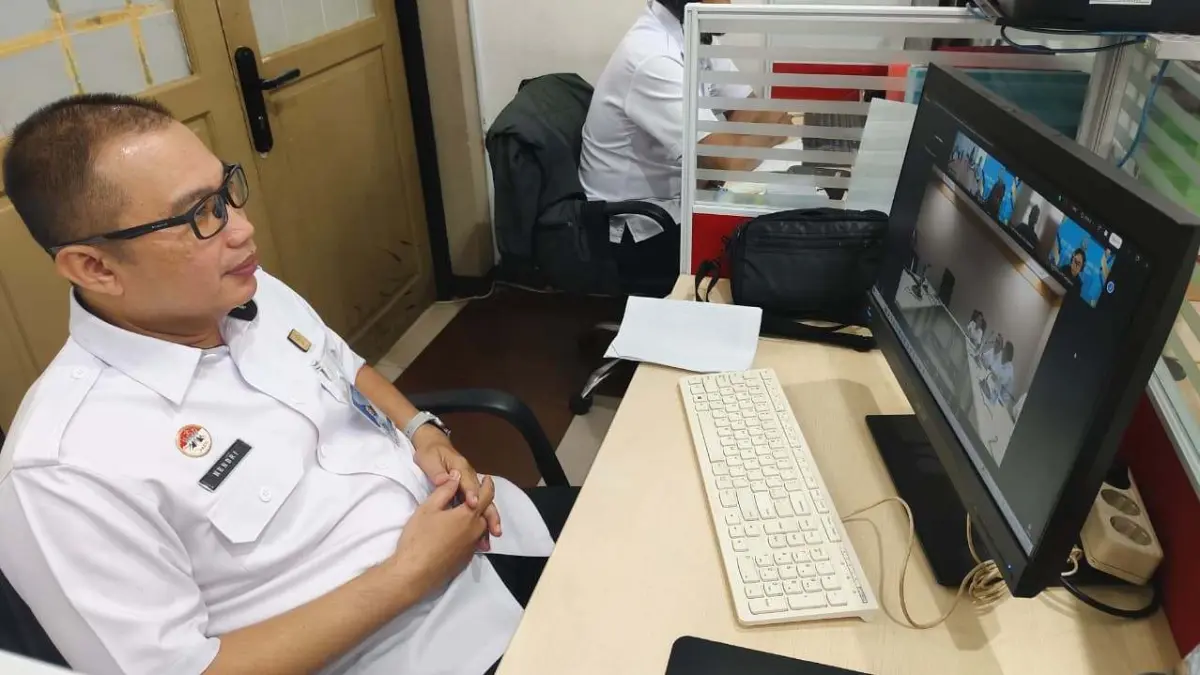 Kanwil Kemenkum Kalbar mengikuti rapat verifikasi dan validasi data usulan tanda kehormatan (SLKS) secara daring pada Rabu (8/4). (DOK KANWIL KEMENKUM KALBAR)