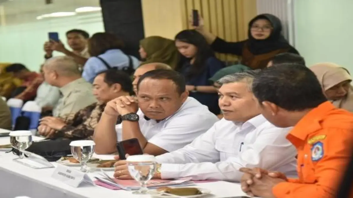 RAPAT: Sekda Kubu Raya, Yusran Anizam (dua dari kanan), usai menghadiri Rakor  Nasional Antisipasi dan Pengendalian Karhutla di Aula Kementerian Lingkungan Hidup/Badan Pengendalian Lingkungan Hidup. (Prokopim Kubu Raya)