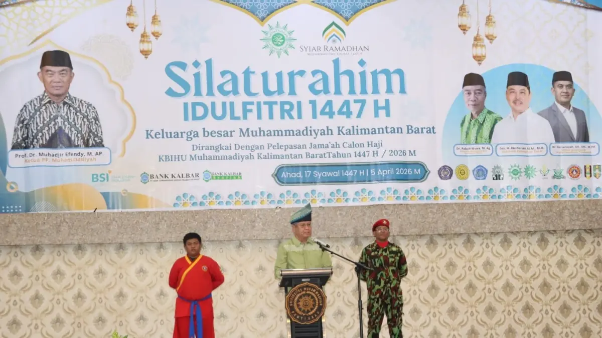 SILATURAHMI: Sekda Kalbar Harisson menghadiri silaturahmi Idulfitri sekaligus melepas jemaah calon haji yang tergabung dalam KBIHU Muhammadiyah Kalbar. (ISTIMEWA)