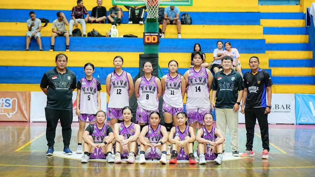 BERLAGA: Tim basket VIVA Sungai Pinyuh yang tampil pada Final Gubernur Cup.