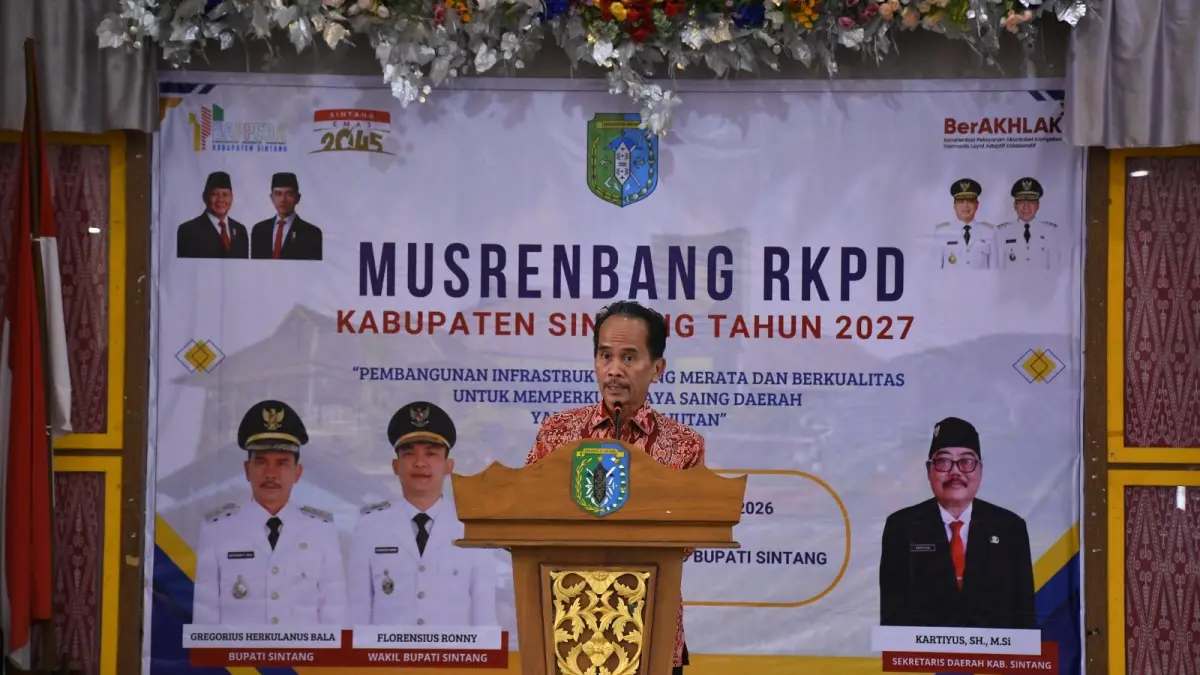 INFRASTRUKTUR : Bupati Sintang Gregorius Herkulanus Bala menyebut pembangunan infrastruktur yang merata dan berkualitas menjadi fondasi untuk mendorong pertumbuhan ekonomi. (ISTIMEWA)
