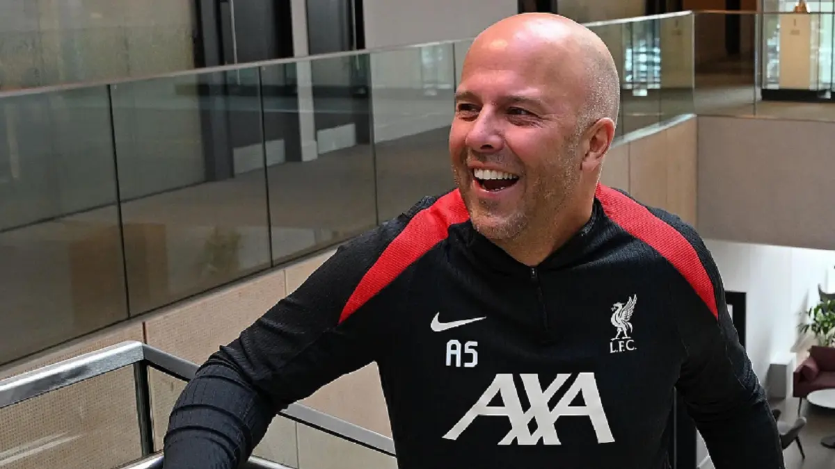 Manajer Liverpool, Arne Slot, dipastikan tetap menahkodai skuad The Reds meski rentetan hasil buruk membayangi posisinya di Anfield. (INSTAGRAM/@arnemslot)