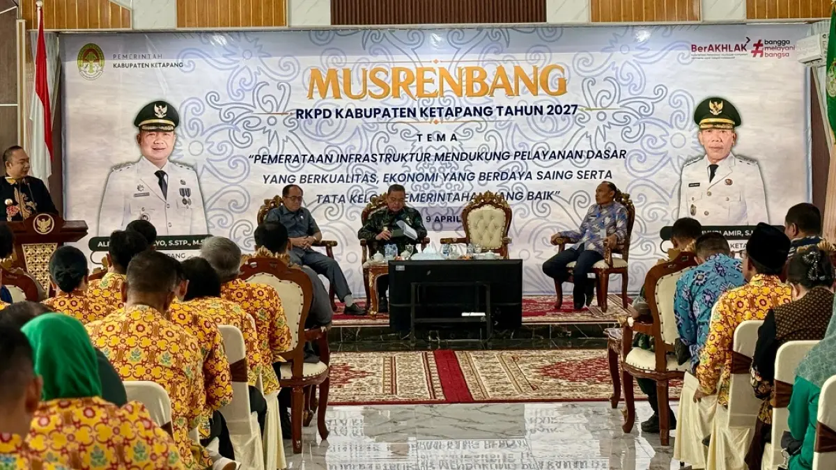 MUSRENBANG: Gubernur Kalbar Ria Norsan saat menghadiri Musrenbang Kabupaten Ketapang, Kamis (9/4). (Meidy Khadafi/Pontianak Post)