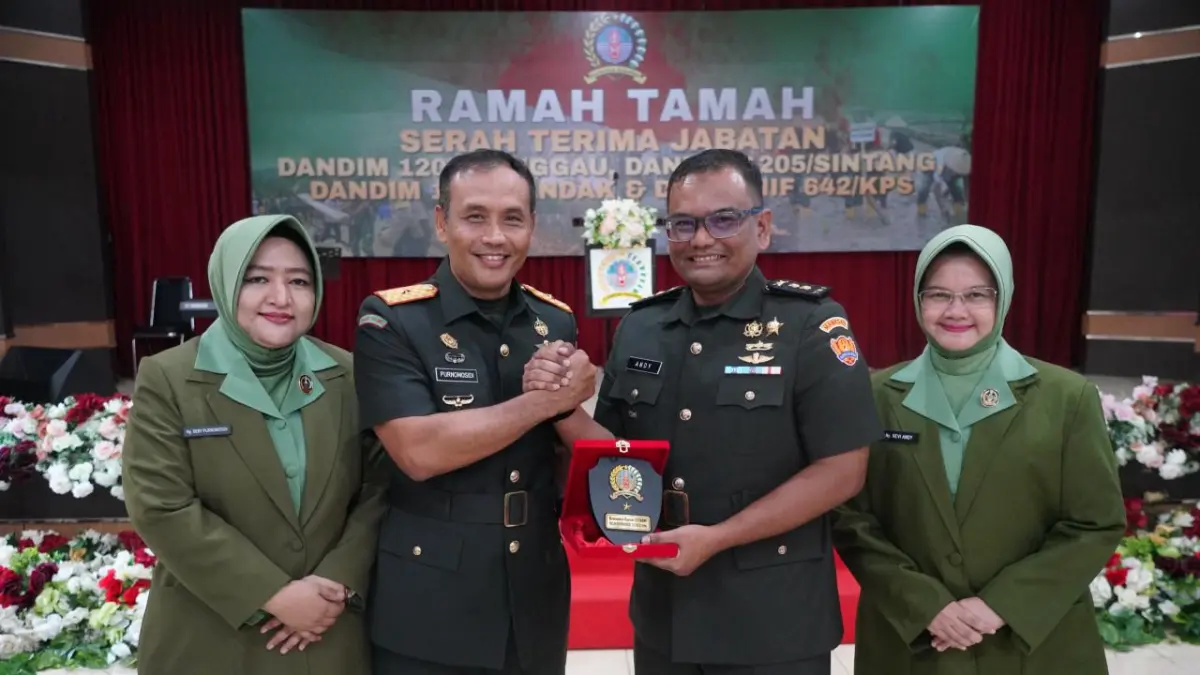 SERTIJAB: Serah terima jabatan (sertijab) Komandan Kodim (Dandim) 1210/Landak di Korem 121/Abw Sintang pada Rabu (8/4). (ISTIMEWA)