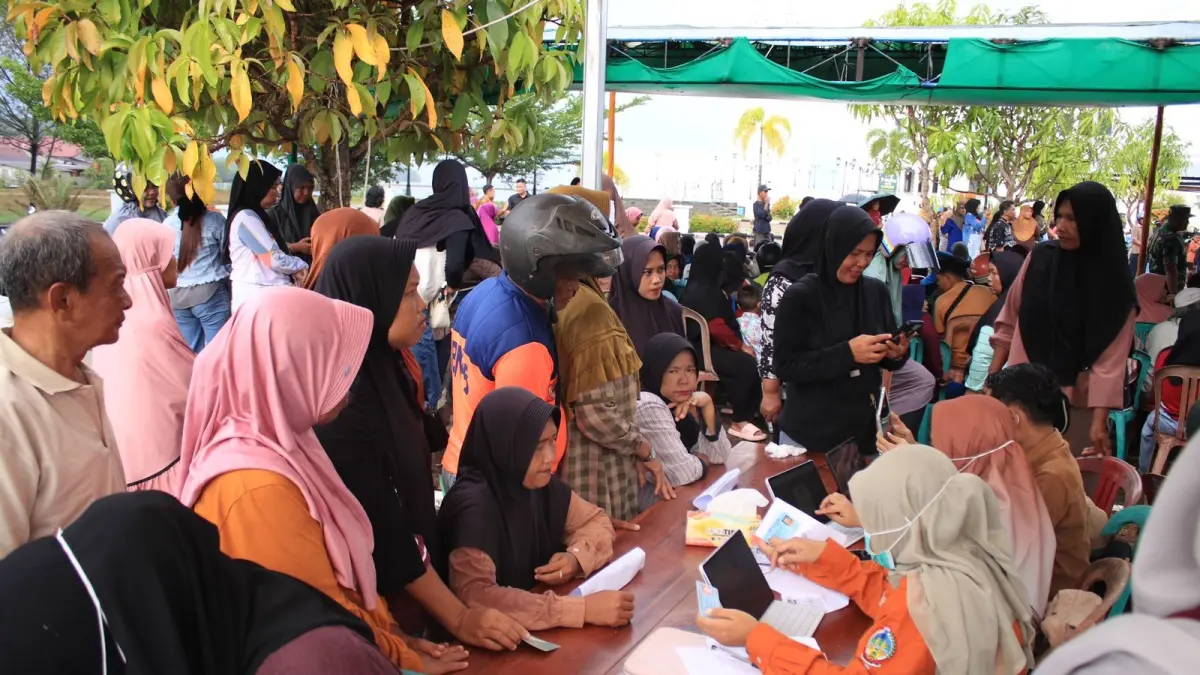 GPM : Pelaksanaan Gerakan Pangan Murah (GPM) yang digelar di Kecamatan Sukadana, Jumat (10/4).  (ISTIMEWA)
