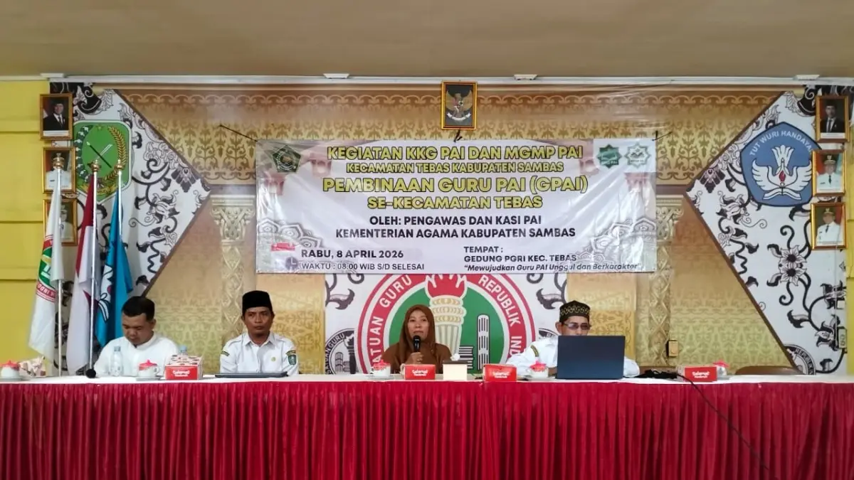 PEMBINAAN: Kegiatan pembinaan kepada para guru PAI se Kecamatan Tebas. (ISTIMEWA)