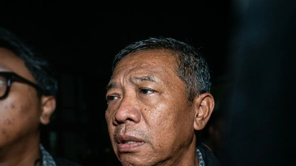 DITAHAN: Bupati Tulungagung Gatut Sunu Wibowo mengenakan rompi tahanan usai terjaring OTT KPK, Jakarta, Minggu (12/4/2026).&nbsp; (DERY RIDWANSAH/JAWA POS.COM)