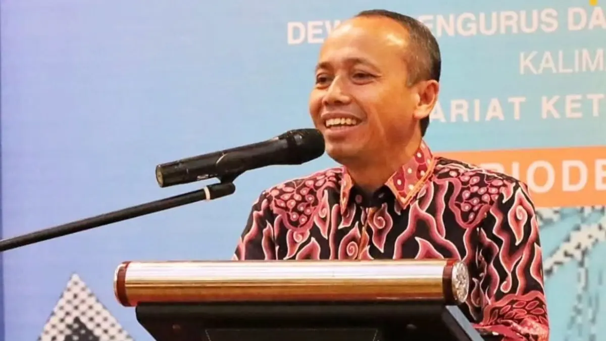 ARAHAN: Sekda Ketapang, Repalianto, memberikan arahan saat menghadiri pelantikan Pengurus REI Ketapang-Kayong Utara, Sabtu (11/4).