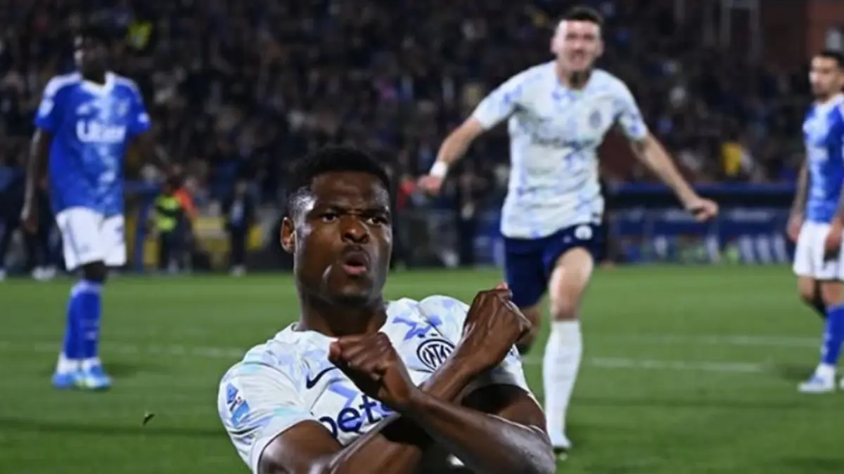 Denzel Denzel Dumfries merayakan gol dalam kemenangan dramatis Inter atas Como.(INSTAGRAM/@ddumfries2)