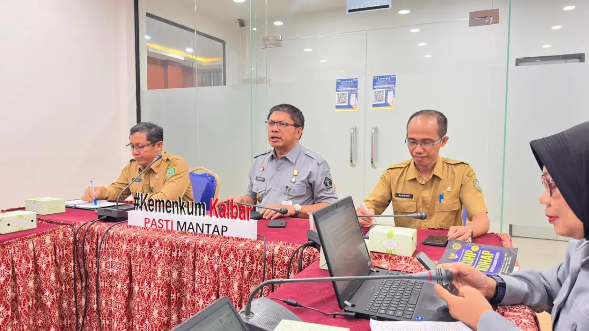 Kanwil Kemenkum Kalbar menggelar rapat analisis dan evaluasi Perda Kota singkawang tentang pengelolaan BMD pada Senin (13/4). (DOK KANWIL KEMENKUM KALBAR)