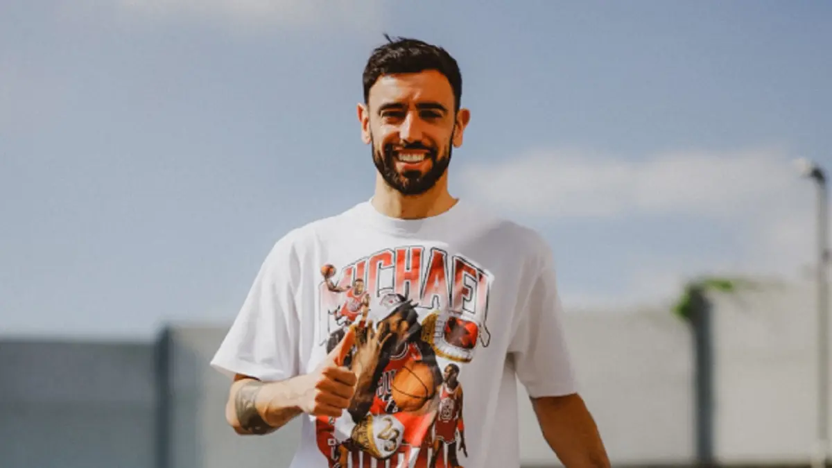 Kapten Manchester United Bruno Fernandes saat memimpin rekan-rekannya di lapangan hijau musim 2026. (INSTAGRAM/@brunofernandes8)