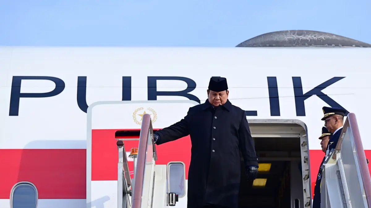 Presiden Prabowo Subianto tiba di Bandara Vnukovo-2 Moskow untuk memulai kunjungan kerja dan bertemu Presiden Rusia Vladimir Putin. (JAWA POS)