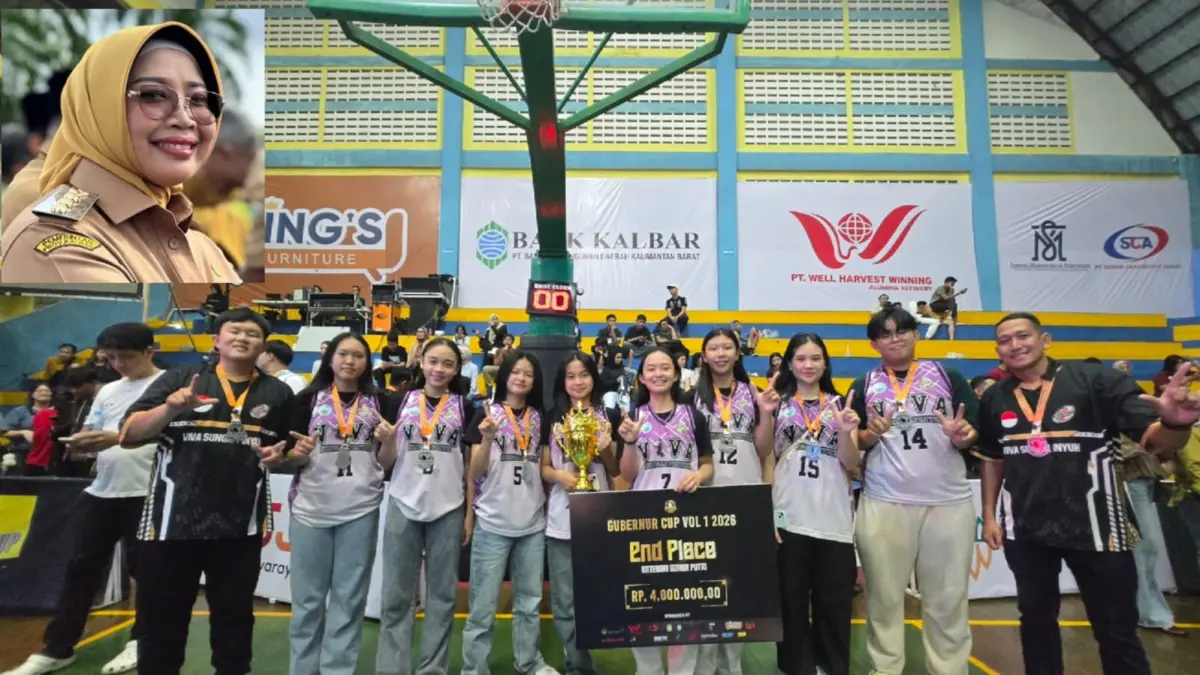 SEMANGAT MUDA: Tim bola basket putri VIVA Sungai Pinyuh berpose usai meraih posisi runner-up dalam ajang Piala Gubernur Kalimantan Barat. Prestasi tim yang didominasi pelajar ini mendapat apresiasi dari Bupati Mempawah, Erlina.