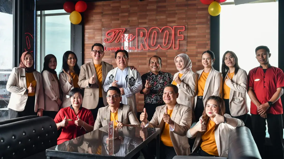 Tampilan terbaru The Roof Lounge & Dine di Hotel Gajahmada Avara, Jumat (10/4), hadir dengan konsep lebih chic dan classy. (IDIL AQSA AKBARY/PONTIANAK POST)
