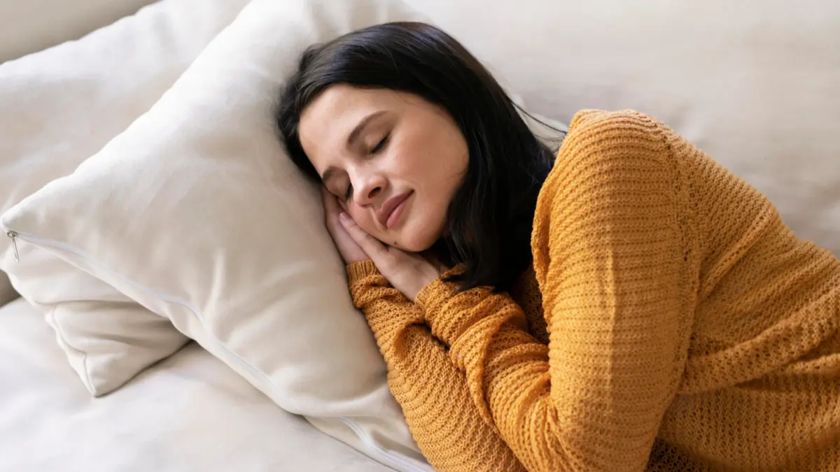 ilustrasi perempuan lebih lama tidur dibanding laki-laki. (FREEPIK)