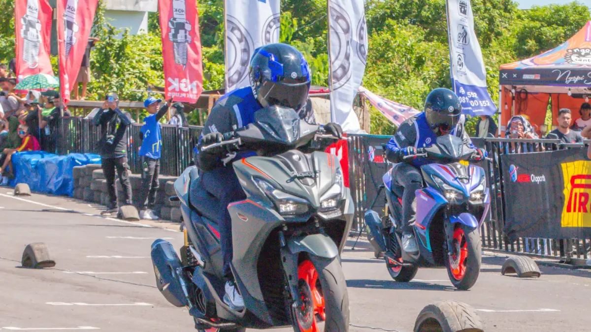 Pembalap memacu motor dalam ajang Yamaha Cup Race 2026 seri perdana di Sirkuit Puncak Mario, Sidrap.