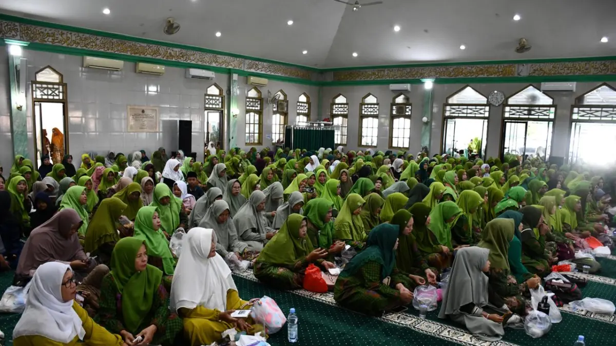 PENGAJIAN : Puluhan perempuan NU menghadiri pengajian akbar yang digelar di Kabupaten Sintang. (RISKA / PONTIANAK POST)