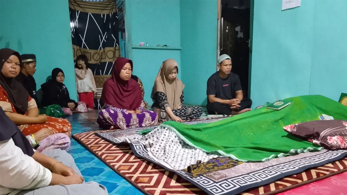 PETIR : Seorang warga Desa Menarin, Kecamatan Mentebah Kabupaten Kapuas Hulu meninggal diduga disambar petir. (ISTIMEWA)