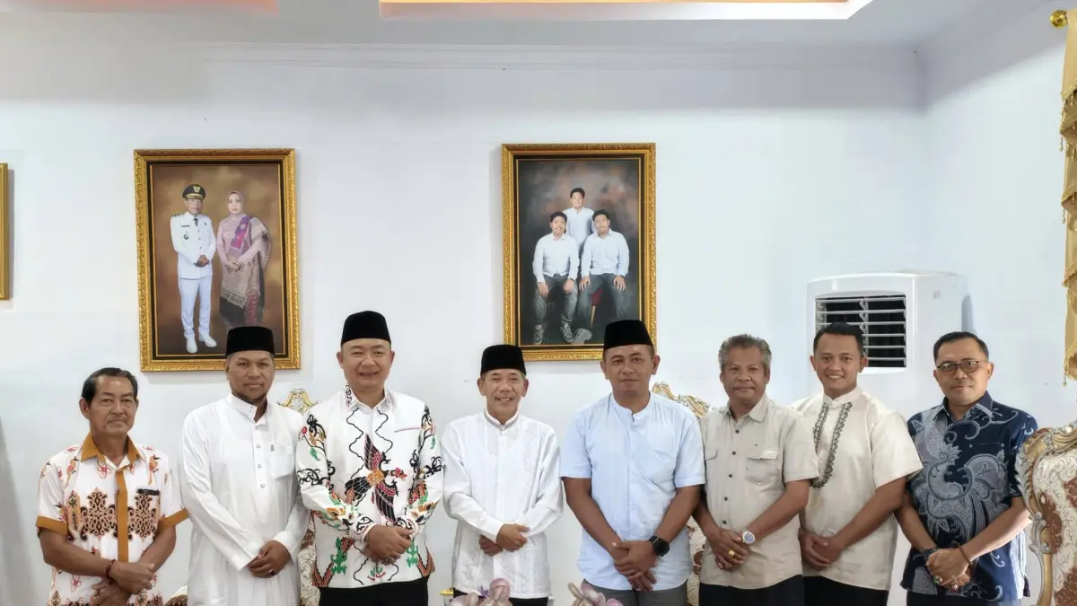 SILATURAHMI : Bupati dan Wabup Ketapang melakukan silaturahmi dengan sejumlah tokoh masyarakat beberapa waktu lalu. (ISTIMEWA)