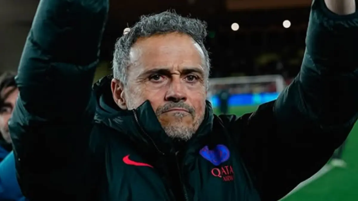 Luis Enrique memberikan reaksi usai PSG menyingkirkan Liverpool di Anfield dalam Liga Champions.(INSTAGRAM/@psg)