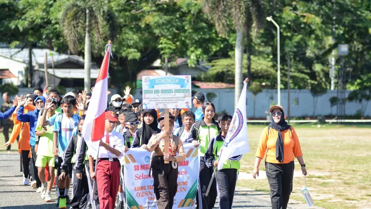 PARADE : Peserta O2SN dan FLS2N tingkat SD/MI tingkat Delta Pawan, Selasa (14/4). (ISTIMEWA)