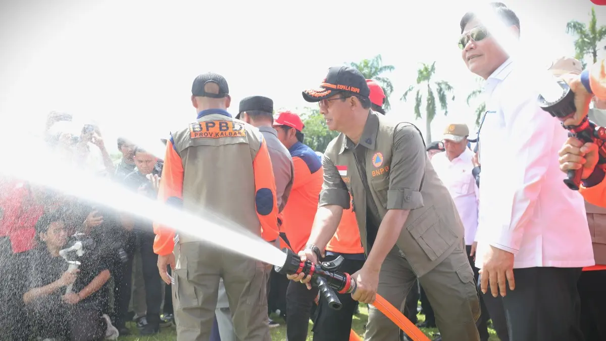 BNPB menggelar Apel Kesiapsiagaan Karhutla di Kantor Gubernur Kalbar Kota Pontianak, pada Kamis (16/4). (DOK BNPB)