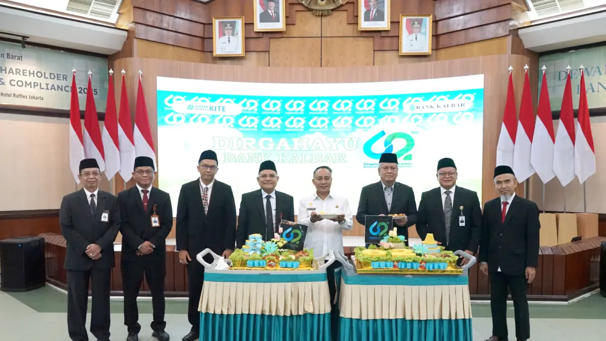 Peringatan Hari Ulang Tahun ke-62 Bank Kalbar berlangsung secara khidmat dan penuh semangat di Kantor Cabang Utama Pontianak, Rabu (15/4). (Bank Kalbar For Pontianak Post)
