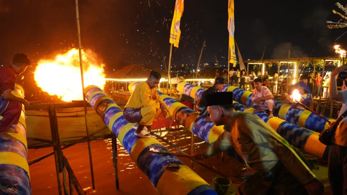 Tradisi membunyikan meriam menyambut kemeriahan Idulfitri     