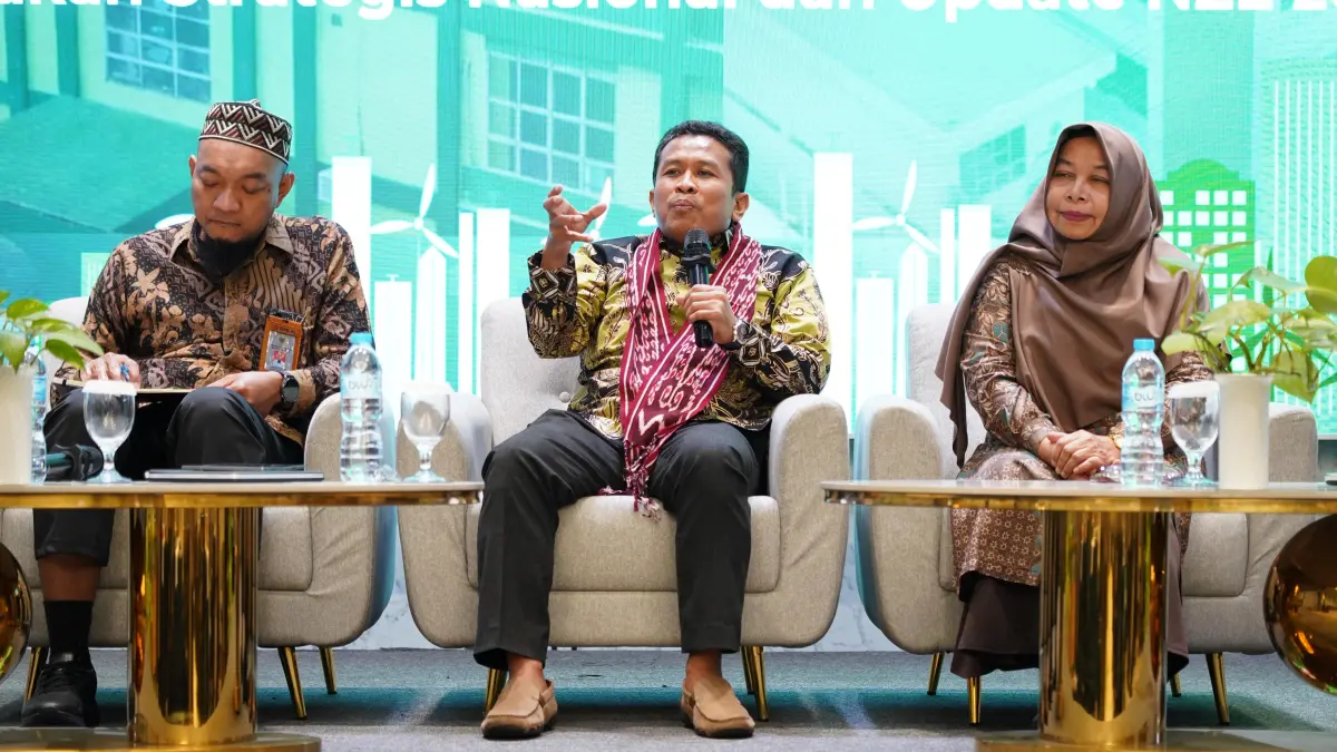 DEN dorong kolaborasi lintas sektor percepat transisi energi dan pengembangan EBT dalam Seminar Nasional di Pontianak, Sabtu (18/4).