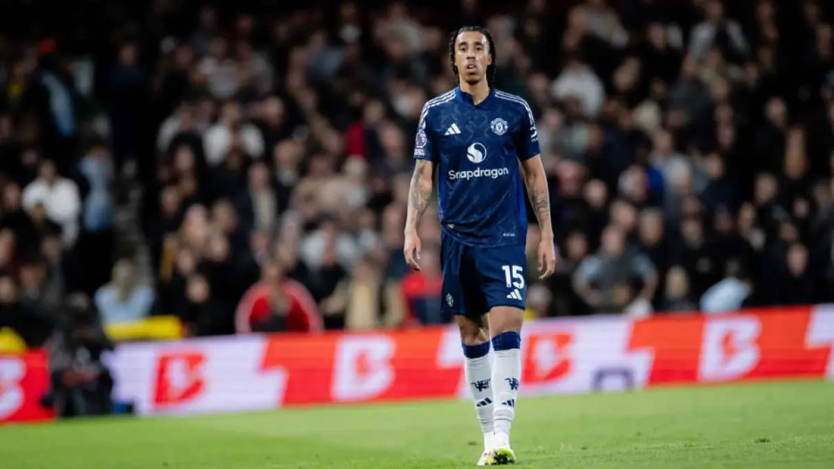 Leny Yoro masuk dalam daftar cedera jelang laga krusial Chelsea vs Manchester United, Minggu (19/4) dini hari WIB. (DOK.MANCHESTER UNITED)