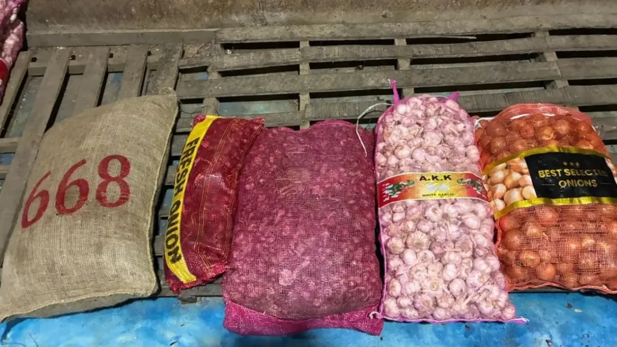 Penampakan bawang dan cabai kering hasil impor ilegal di Pontianak, Kalimantan Barat, Senin (13/4/2026). (Bareskrim Polri)