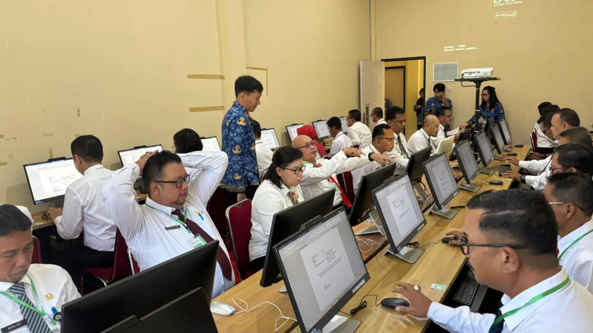 Sebanyak 62 peserta yang lolos seleksi administrasi kini menghadapi ujian penulisan makalah sebagai bagian dari proses lelang jabatan terbuka, Jumat (17/4). (ISTIMEWA)