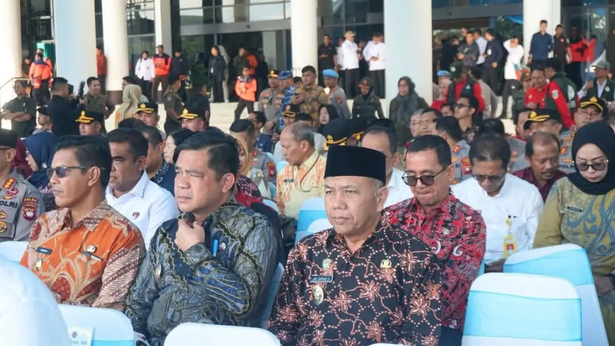 Wabup Juli Suryadi saat menghadiri apel kesiapan penanggulangan bencana karhutla.