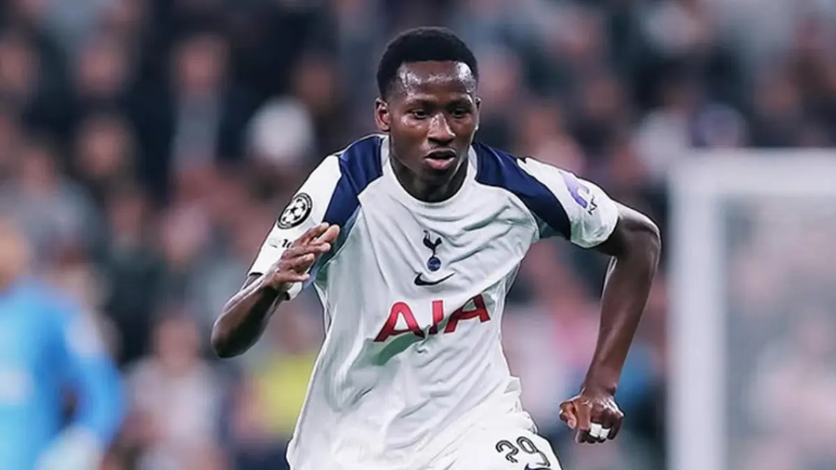 Pape Matar Sarr tampil konsisten di tengah musim sulit Tottenham (INSTAGRAM/@pape)