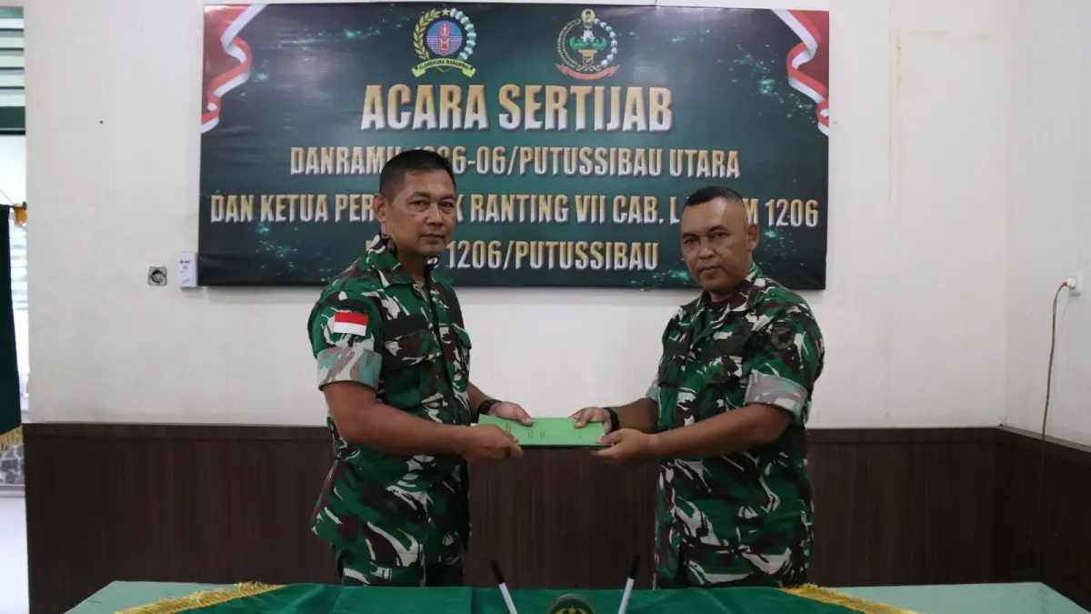 Pelaksanaan Serah Terima Jabatan Komandan Koramil (Danramil) 1206-06/Putussibau Utara. (ISTIMEWA)