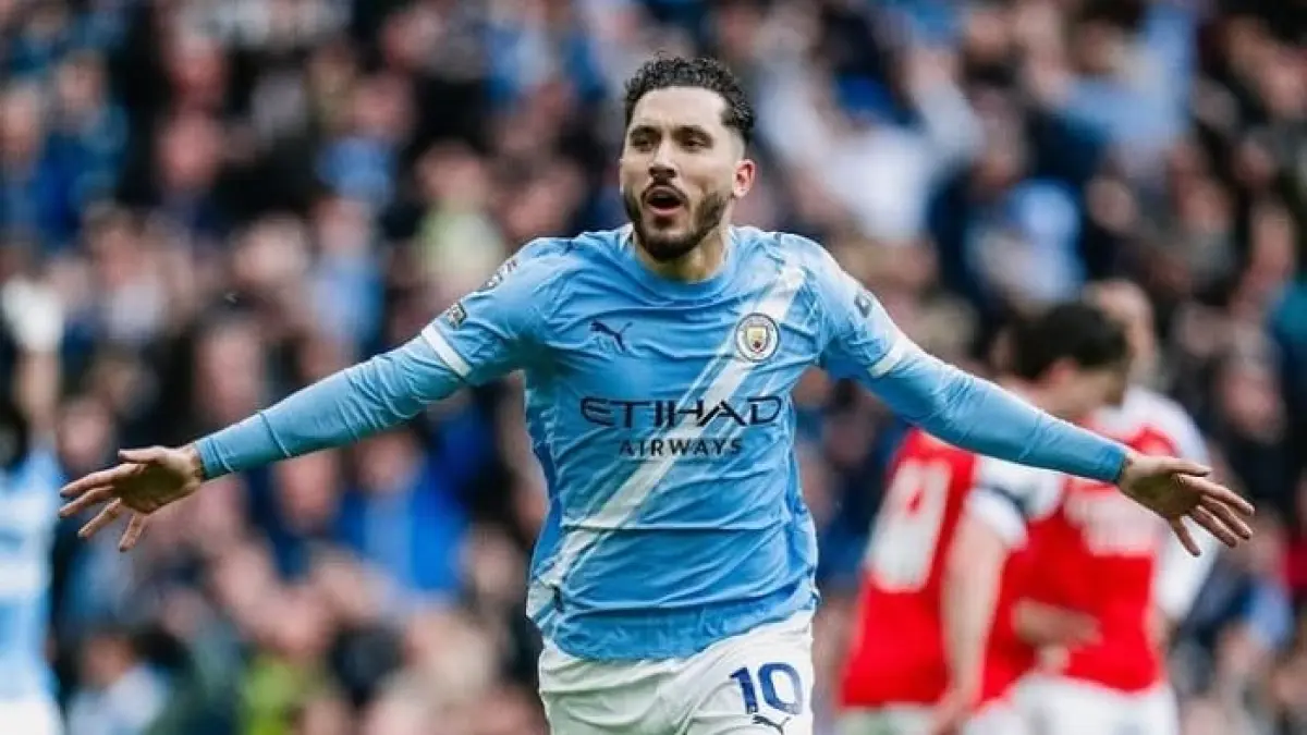 Ryan Cherki membobol gawang Arsenal di menit ke-16. (INSTAGRAM MAN CITY)
