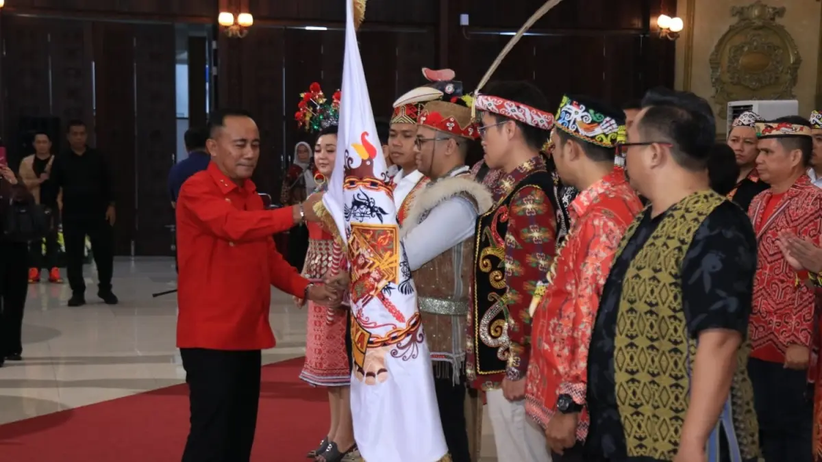 Wagub Kalbar saat menghadiri Perayaan Paskah Betang Raya Pegawai Dayak (BRPD) Tahun 2026 sekaligus pengukuhan Pengurus Dewan Pimpinan Pusat BRPD Masa Bhakti 2025–2028 di Pendopo Gubernur Kalimantan Barat. (ADPIM PEMPROV KALBAR)