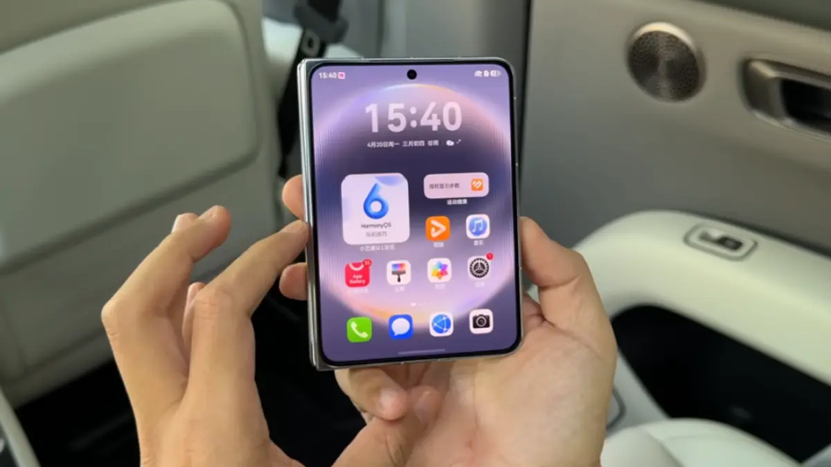 Huawei Pura X Max tampil dengan desain foldable lebar mirip bocoran iPhone Fold (Dok. Huawei)
