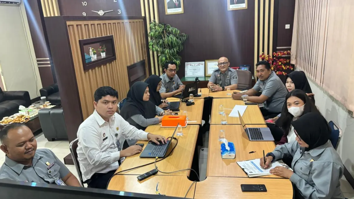 Kantor Wilayah Kementerian Hukum Kalimantan Barat mengikuti rapat diseminasi dan AIEK secara daring pada Senin (20/4). (DOK KANWIL KEMENKUM KALBAR)