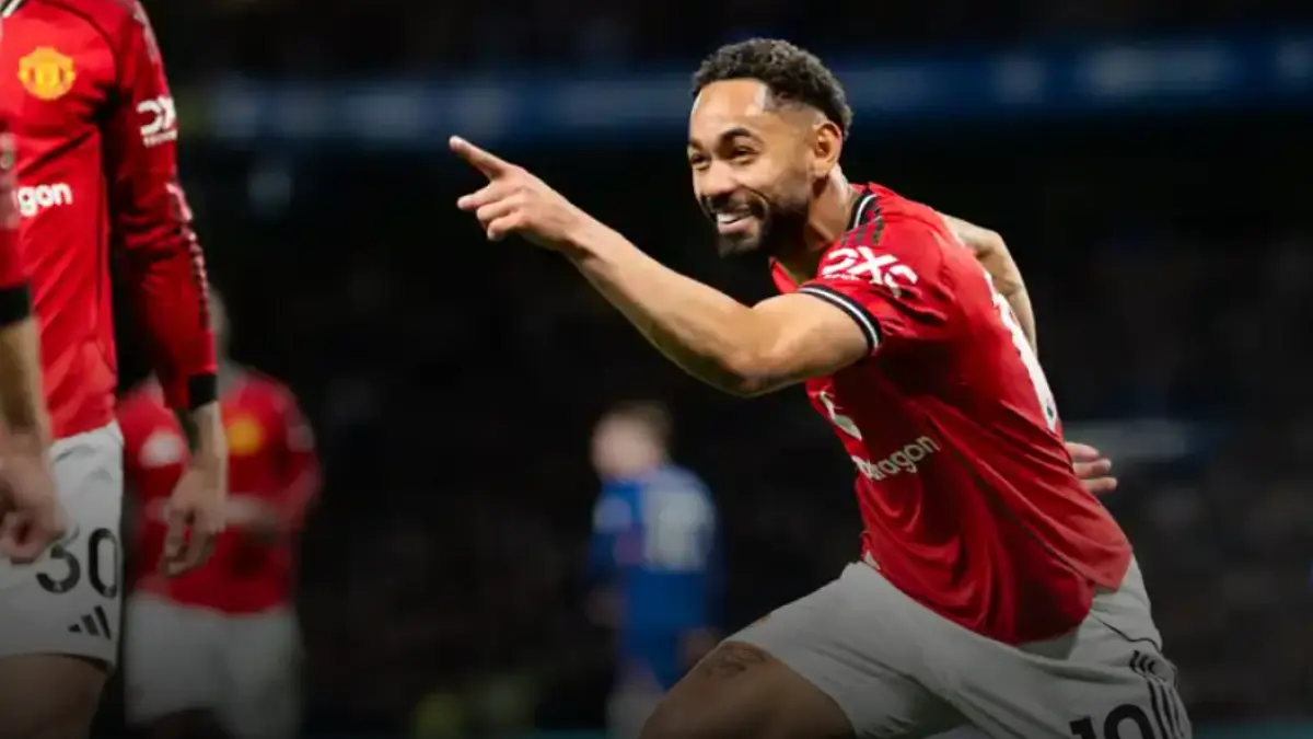 Matheus Cunha berselebrasi usai mencetak gol kemenangan ke gawang Chelsea pada Minggu (19/4) dini hari WIB.  (DOK.MANCHESTER UNITED)