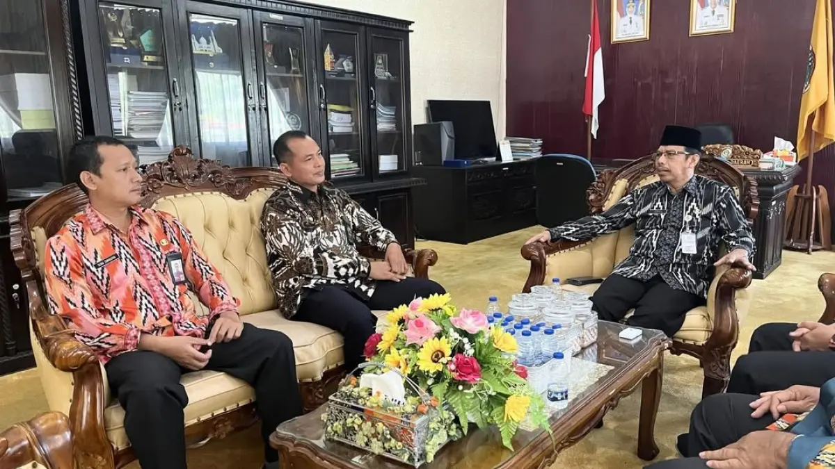 Sekda Ismail saat menerima kunjungan Ketua Pengadilan Agama Mempawah.