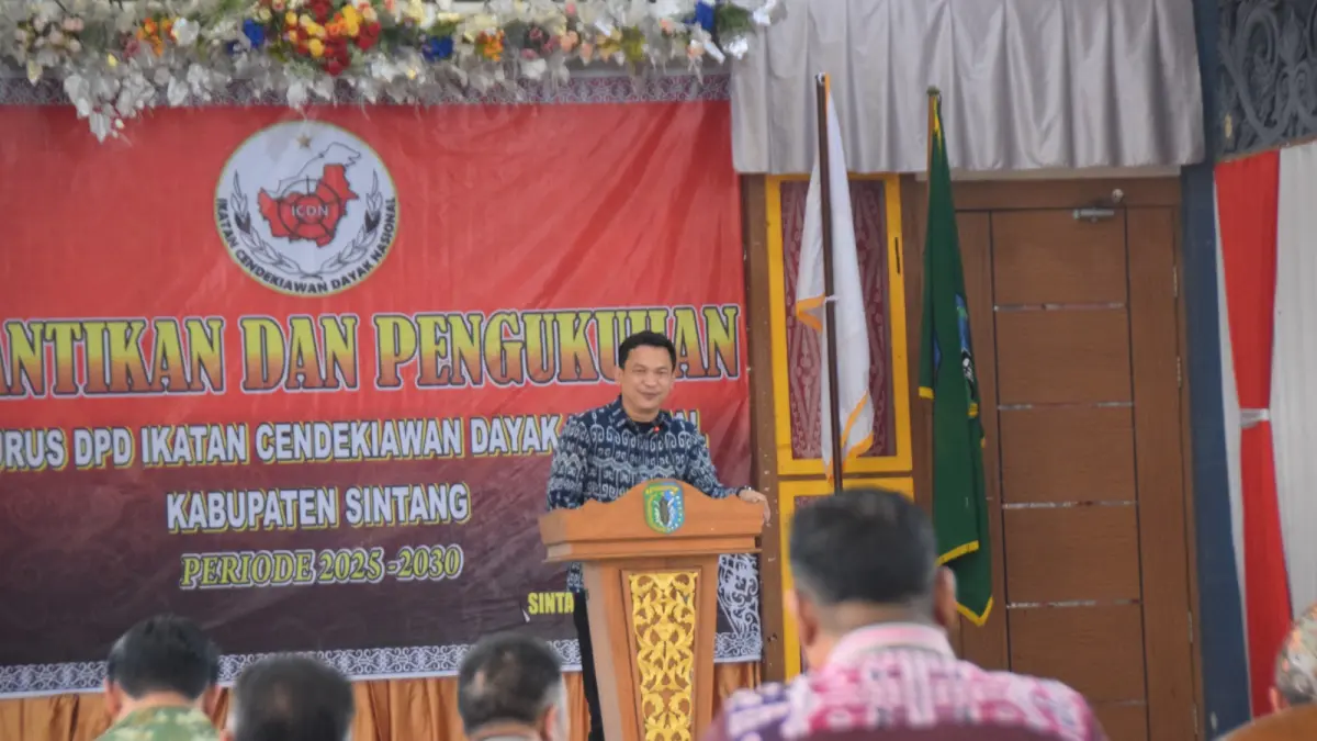 Wakil Bupati Sintang, Florensius Ronny menilai keberadaan Ikatan Cendekiawan Dayak Nasional (ICDN) Sintang memiliki posisi strategis dalam pembangunan. (RISKA / PONTIANAK POST)